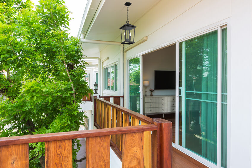Z-Lite Beacon 10" 2-Light Black Aluminum Outdoor Chain Mount Ceiling Fixture With Clear Beveled Glass Shade