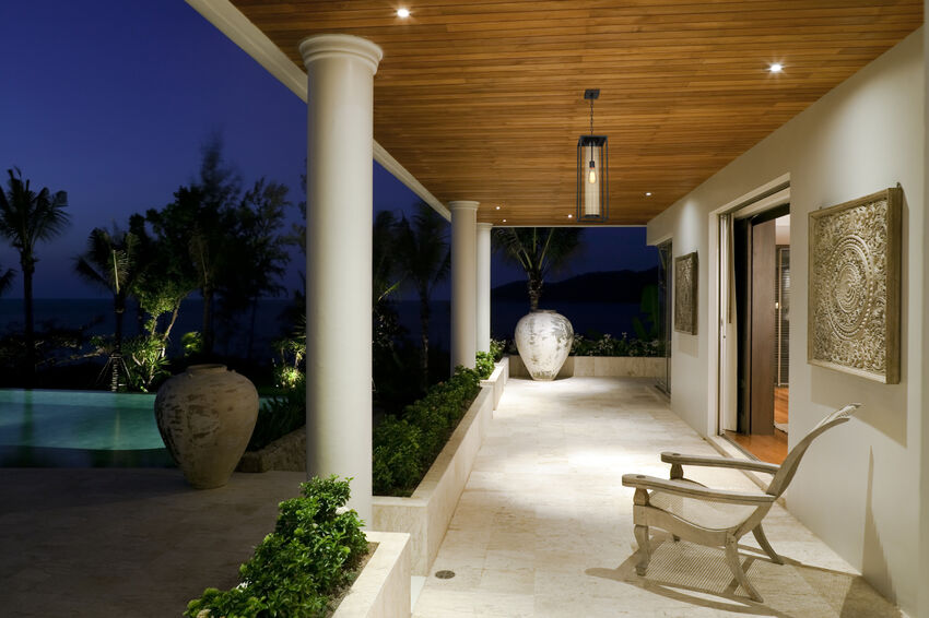 Z-Lite Dunbroch 8" 1-Light Black Aluminum Outdoor Chain Mount Ceiling Fixture With Clear Glass Shade