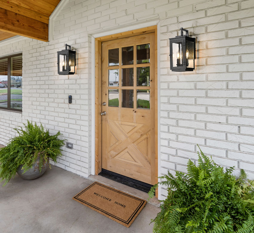Z-Lite Hartwell 5019S-BK 2-Light Candelabra Bulb Base Sand Black Aluminum Clear Seedy Glass Shade Outdoor Wall Light