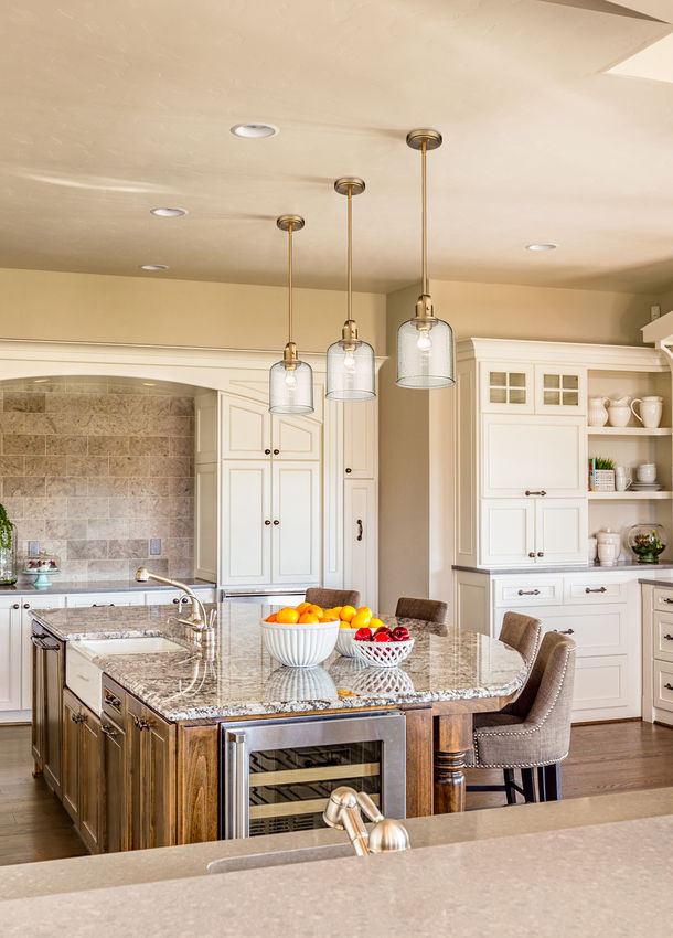 Z-Lite Kinsley 8" 1-Light Heirloom Gold Pendant Light With Clear Seeded Glass Shade